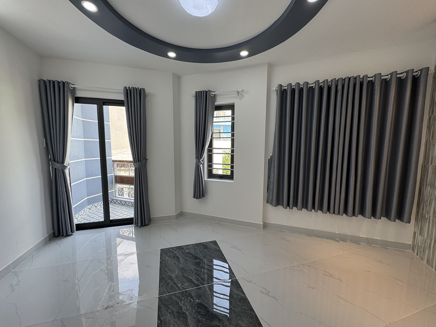 Chính thức mở bán biệt thự mini 3 lầu HXH VF5 khu cao cấp Hoàng Diệu - Trước nhà có sân đỗ ôtô